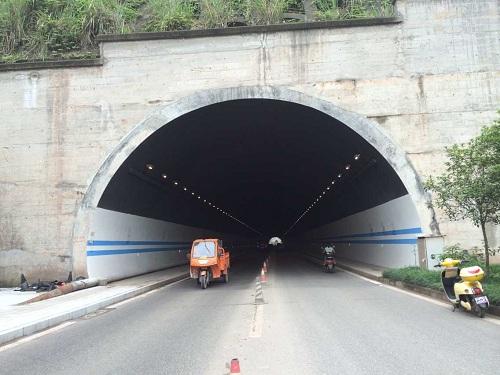 重庆石前高速公路白水隧道出口左洞至边界里程隧道贯通