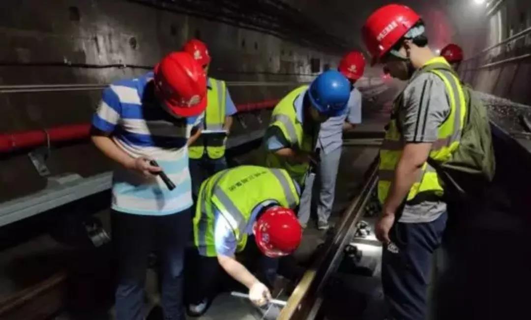 恭喜青岛地铁2号线轨道安装施工工程顺利验收