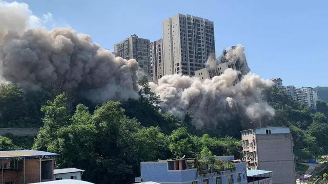 万州两栋违法建筑已被实施强制爆破