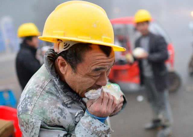 没交社保的农民工以后如何养老?以下这4种方法,或许可以试试!