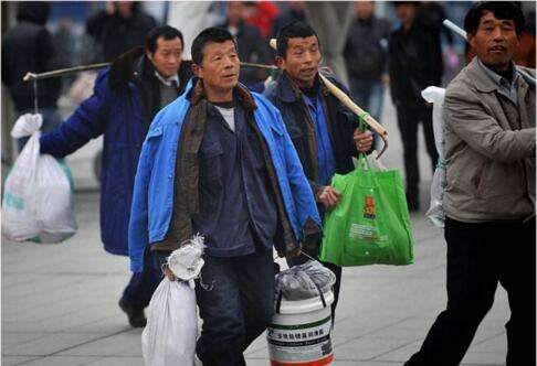 农民工纷纷返乡,是农村的崛起?