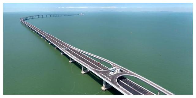 大海那么深,跨海大桥的桥墩是怎么打下去的?看完佩服中国工程师