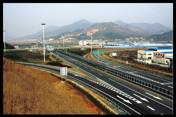 综合电力监控系统在江鹤高速公路的应用