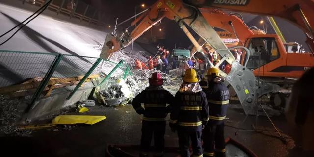 无锡跨桥坍塌事故:分秒间轰塌行驶车辆被压,事发时俩100吨大车驶过